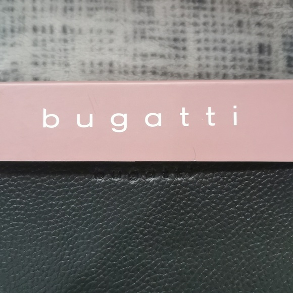 Bugatti Ladies Genuine Leather Full Zip Wallet Black 12 cards NWT NEW - Picture 2 of 11